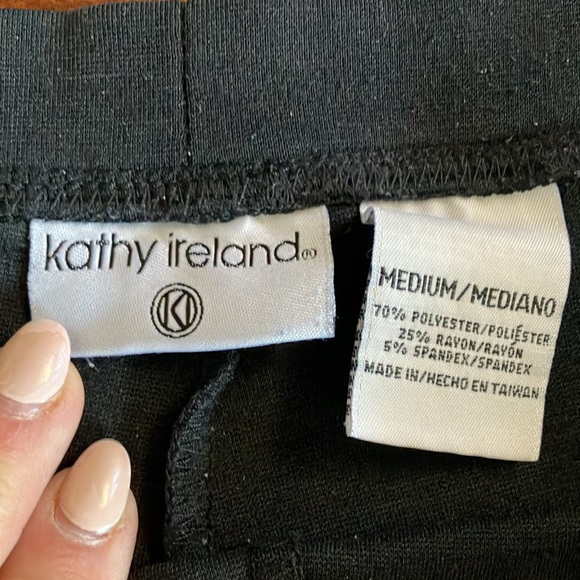 Black high-waisted pant - Picture 2 of 3